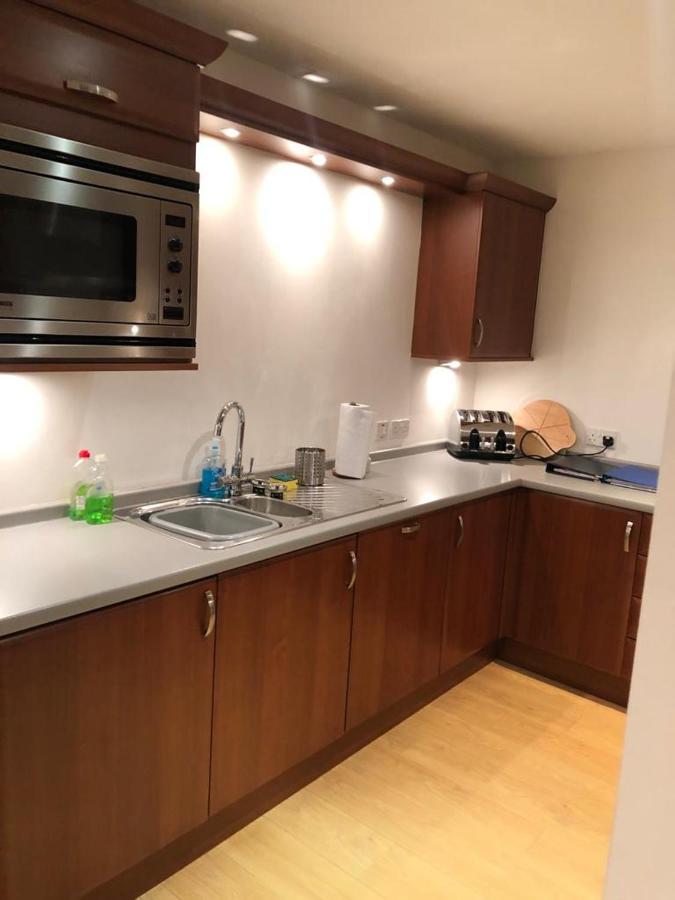 Comfy Two Bedroom Apartment Right In The City Centre กลาสโกว์ ภายนอก รูปภาพ