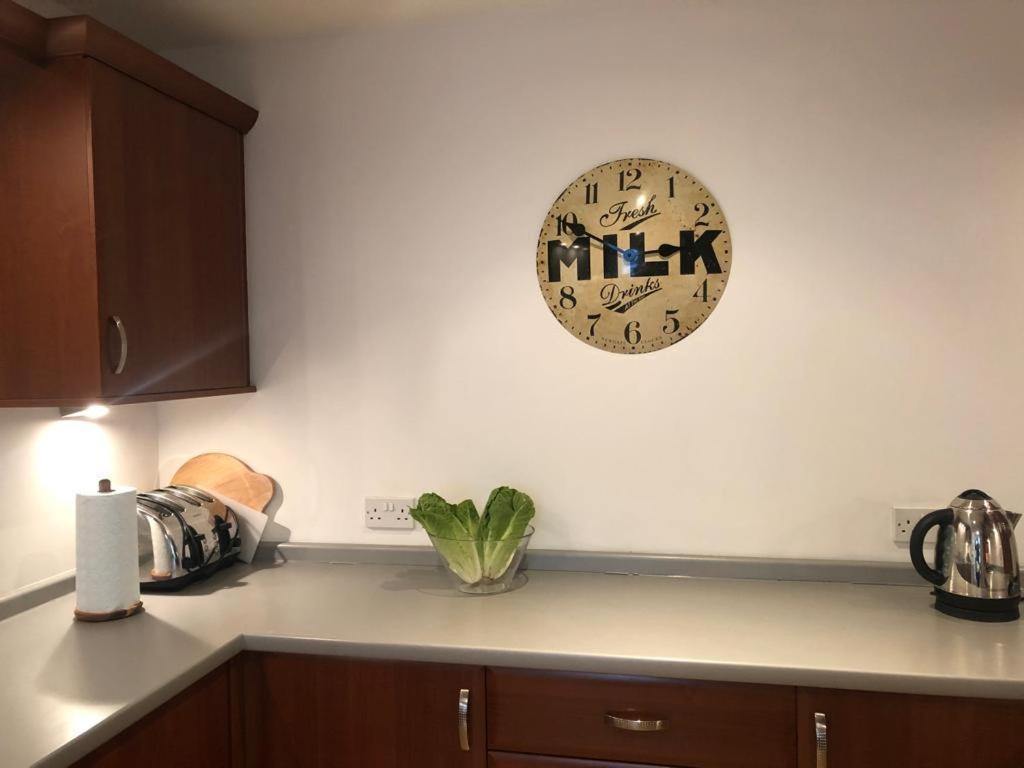 Comfy Two Bedroom Apartment Right In The City Centre กลาสโกว์ ภายนอก รูปภาพ