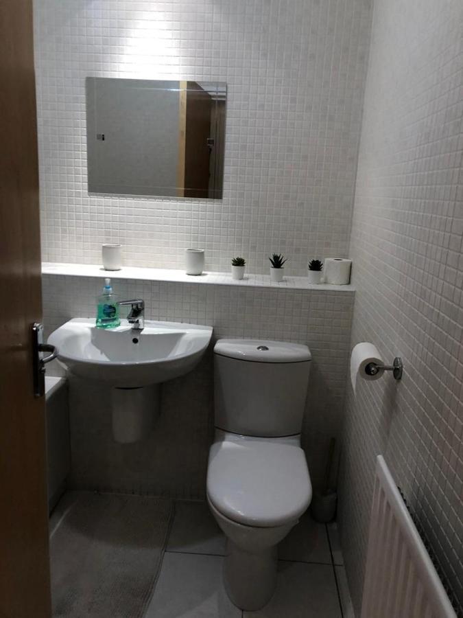 Comfy Two Bedroom Apartment Right In The City Centre กลาสโกว์ ภายนอก รูปภาพ
